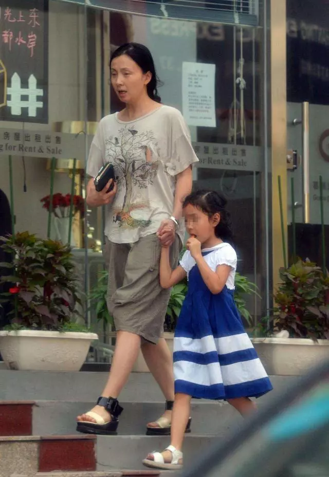 曾經貌美如花,後相夫教子被嘲「太邋遢」....如今優雅逆襲,驚艷眾人!