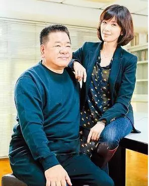 看了賈靜雯年輕時的照片, 才明白為啥有人願意為她豪擲15億!
