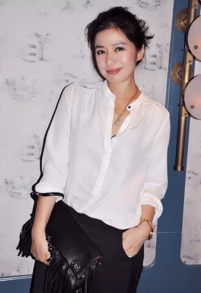 鍾楚紅老公去世10年後,心甘情願守寡10年,曝光因為這個原因「不能再婚」!