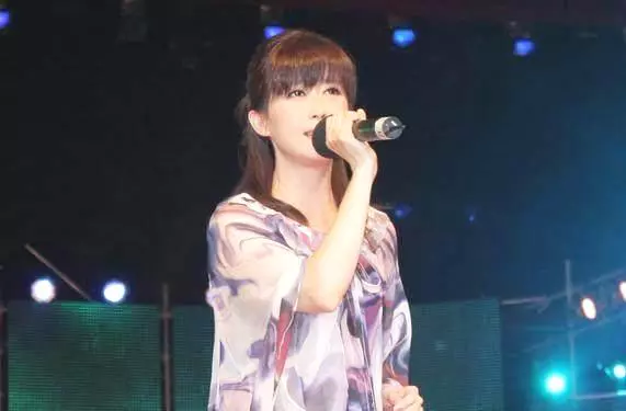 48歲孟庭葦離婚後遭前夫狂追,仍然清純似少女 !