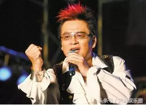 年輕時紅過費翔,娶過三個老婆有六個孩子,最終惹惱黑幫,被手槍打斷右腿!享年63歲....