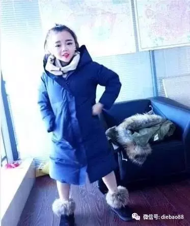 30歲女子,9歲的容貌,身高1米30,網友:當之無愧的「天山童姥」!