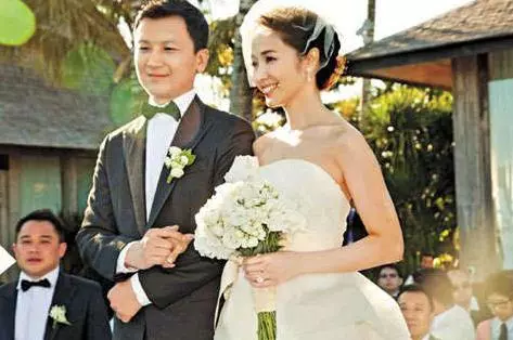 為何當初周傑倫怒甩侯佩岑,選擇小14歲的昆凌當老婆?「關鍵原因」曝光粉絲都替她心疼不捨!
