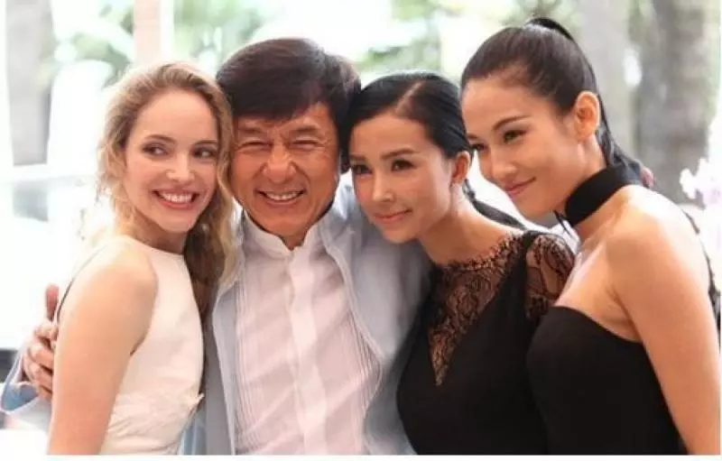 成龍終於公開自己有多少個女人,這數字林鳳嬌都沒想到!