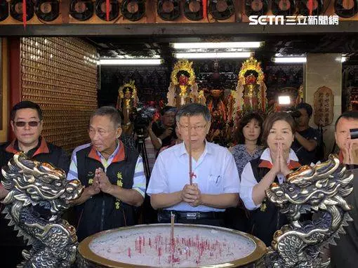 邀郭台銘入黨給金援?柯文哲回應了