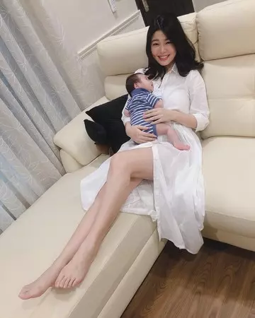 才剛生完3個月!白家綺神恢復「高中少女身材」 包緊緊參加婚禮「仙氣藏不住」粉絲驚:美呆了