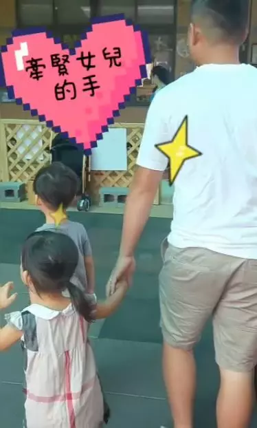 女兒第1天上學!鐵漢老爸「牽緊緊送她上課」,一轉身「沿途爆哭到家」網超有感:我老公也是...