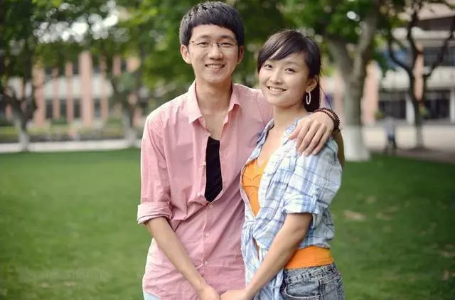 農村母親來過年婆婆丟了三千塊錢,打開母親的包,我送她回老家!