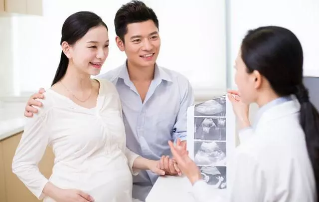 前妻不孕我提離婚,陪老婆產檢碰到前妻,我落荒而逃!