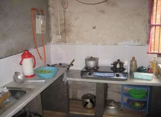 每個月給公婆寄兩千塊錢,回老家打開櫥櫃,我從此分文不給!