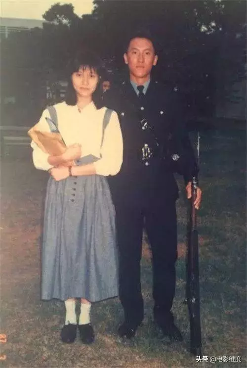 「曾保護黛安娜王妃」特警轉行演藝圈,18歲交往「娶青梅竹馬26年」今兒子顏質爆表!