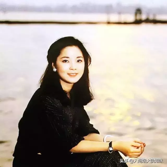 鄧麗君精通多語言!6歲開始唱歌「從小被母捧在手掌心」,經紀人曝「私下個性超好」成追憶~~
