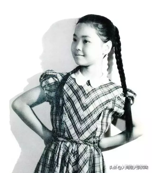 鄧麗君精通多語言!6歲開始唱歌「從小被母捧在手掌心」,經紀人曝「私下個性超好」成追憶~~