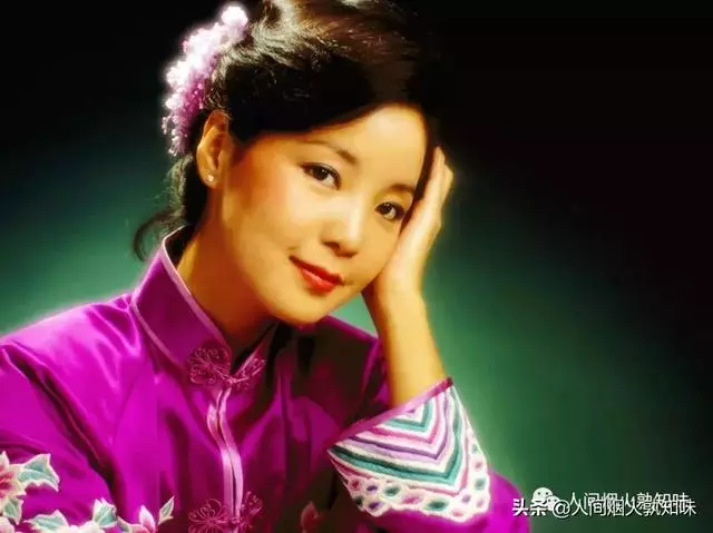 鄧麗君精通多語言!6歲開始唱歌「從小被母捧在手掌心」,經紀人曝「私下個性超好」成追憶~~