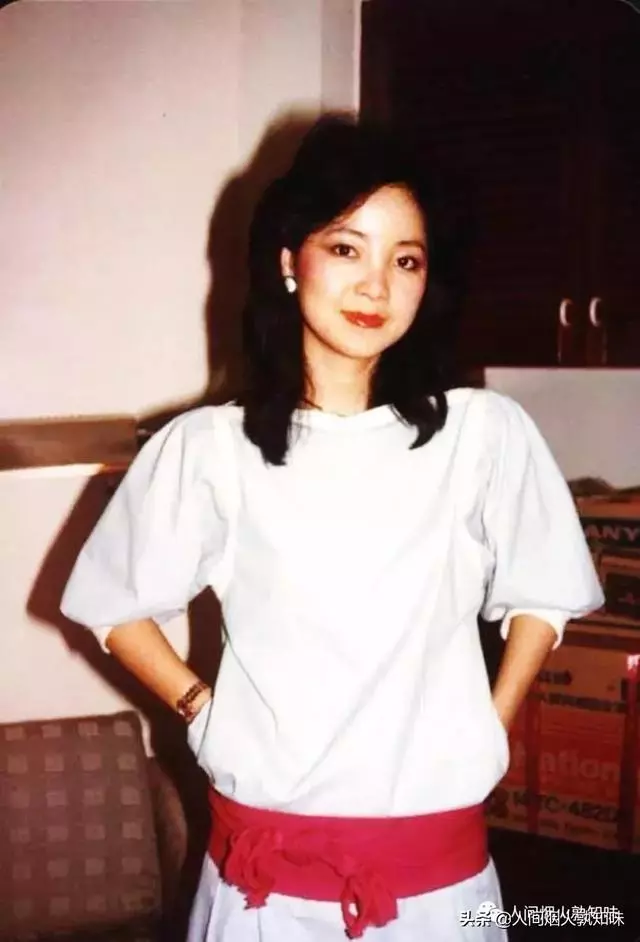 鄧麗君精通多語言!6歲開始唱歌「從小被母捧在手掌心」,經紀人曝「私下個性超好」成追憶~~