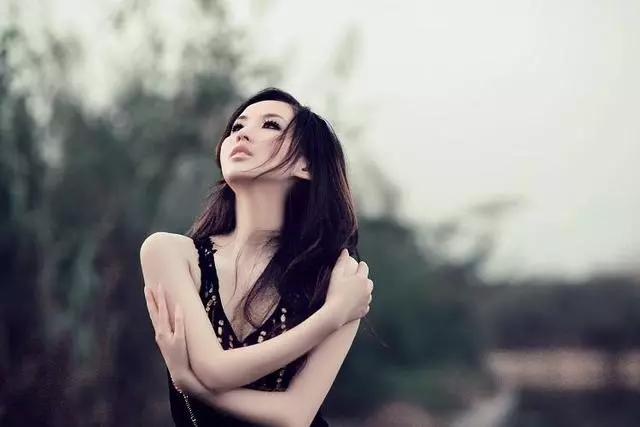 我離婚後娘家不收留我,再嫁有錢人母親說的話,我給她二十萬!
