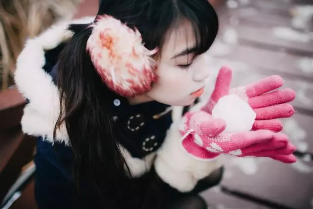 結婚時沒有陪嫁,生孩子母親只給一袋小米,打開後我泣不成聲!
