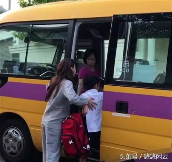 張柏芝睡衣素顏披頭散發送兒子上學獲贊:最美媽媽