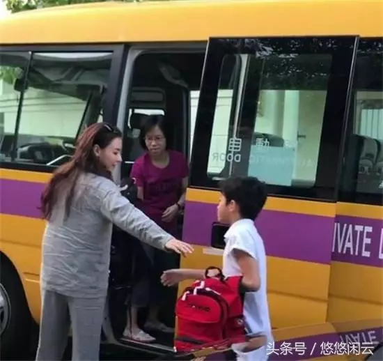 張柏芝睡衣素顏披頭散發送兒子上學獲贊:最美媽媽