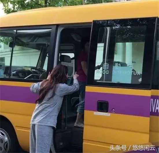 張柏芝睡衣素顏披頭散發送兒子上學獲贊:最美媽媽