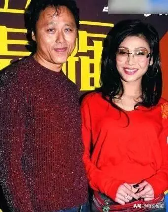 「未婚夫曾對她動手」緋聞不斷毅然離開,今49歲「與養子相依為命」為他放棄愛情~~