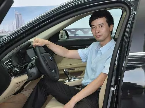 去兒子家過年,兒媳做了一道菜孫子摔了筷子,而我卻感動落下眼淚