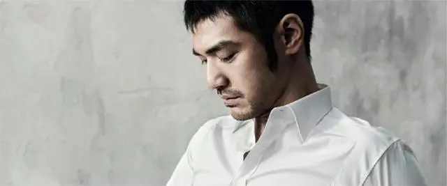她曾是「金城武的初戀」,如今嫁給富商22年,卻始終不願提起金城武,原來是當時分手時!