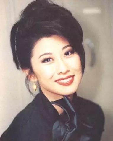 她是當年紅遍港台的天後歌手,小三扶正後「被爆偷吃」離婚!20年後繼子首度談到她竟坦言!