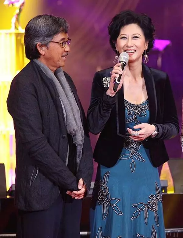 她是當年紅遍港台的天後歌手,小三扶正後「被爆偷吃」離婚!20年後繼子首度談到她竟坦言!