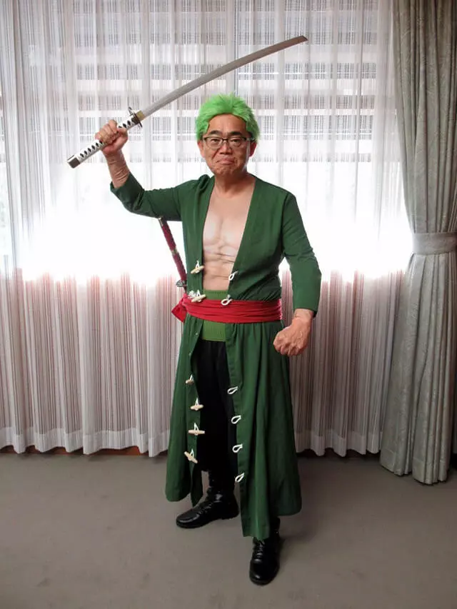 日本政府官員Cosplay超違和《航海王》角色 新聞主播猛笑場:真的很像呢