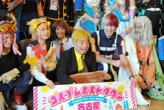 日本政府官員Cosplay超違和《航海王》角色 新聞主播猛笑場:真的很像呢