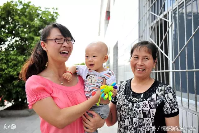 公婆帶大哥一家來家裡,看見兒子手上拿的東西,我把他們都趕走了