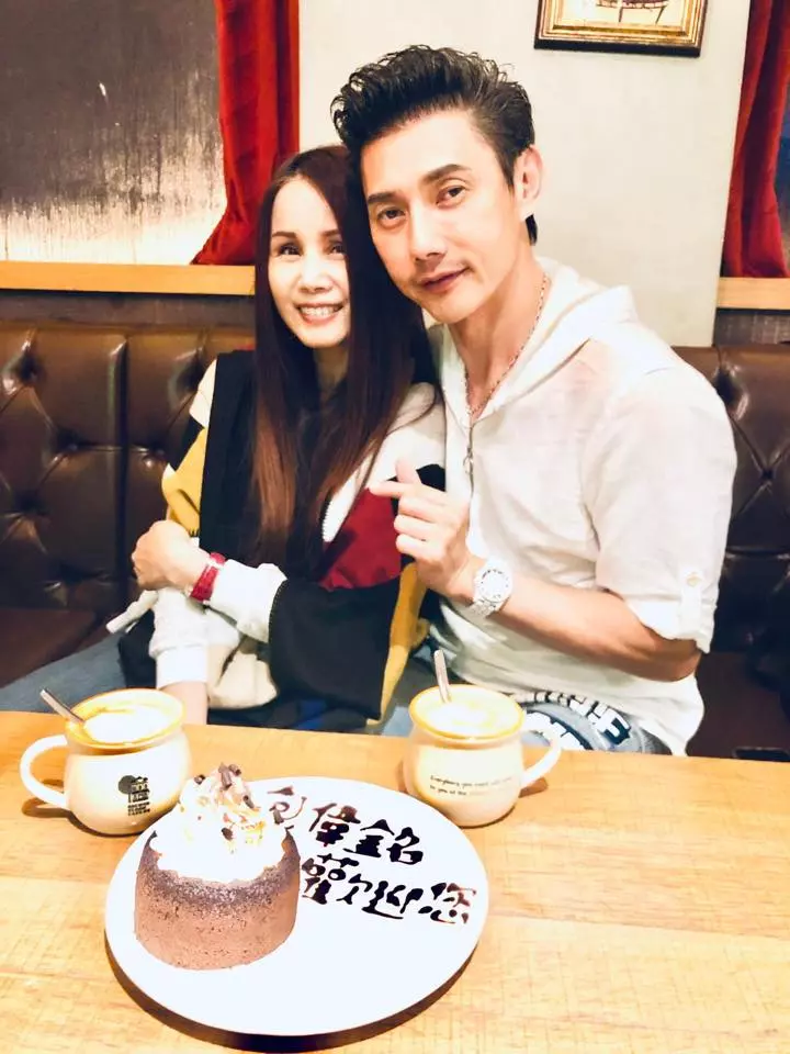 說到做到!包偉銘承諾妻「帶妳環遊世界」婚後一一實現,「結婚4年不生子」不用替兒女操心~~