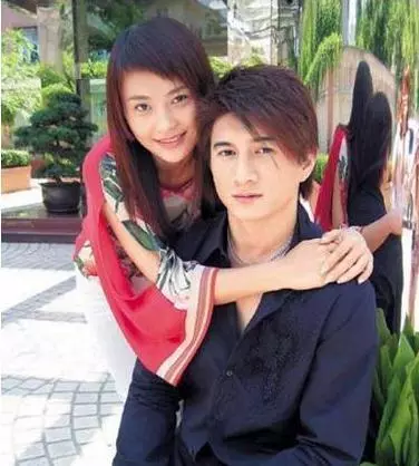 吳奇隆的前妻「馬雅舒」終於嫁人!但沒想到她如今嫁給老外後,竟然落得「家徒四壁」!如此「落魄」的生活...真不是人過的!