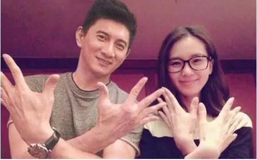 吳奇隆的前妻「馬雅舒」終於嫁人!但沒想到她如今嫁給老外後,竟然落得「家徒四壁」!如此「落魄」的生活...真不是人過的!