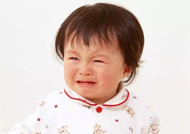 每月我和老公寄錢回家,嫂子家生二胎,我回家一看氣得怒砸家裡