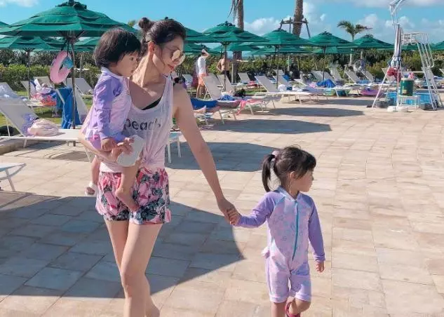 她親手讓父親「安樂」死,用千萬家財奪女兒,今被富豪老公寵上天