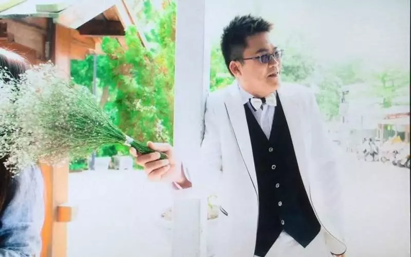 搗蛋老公拍婚紗,被攝影師的瞬間補捉竟神似大咖明星??