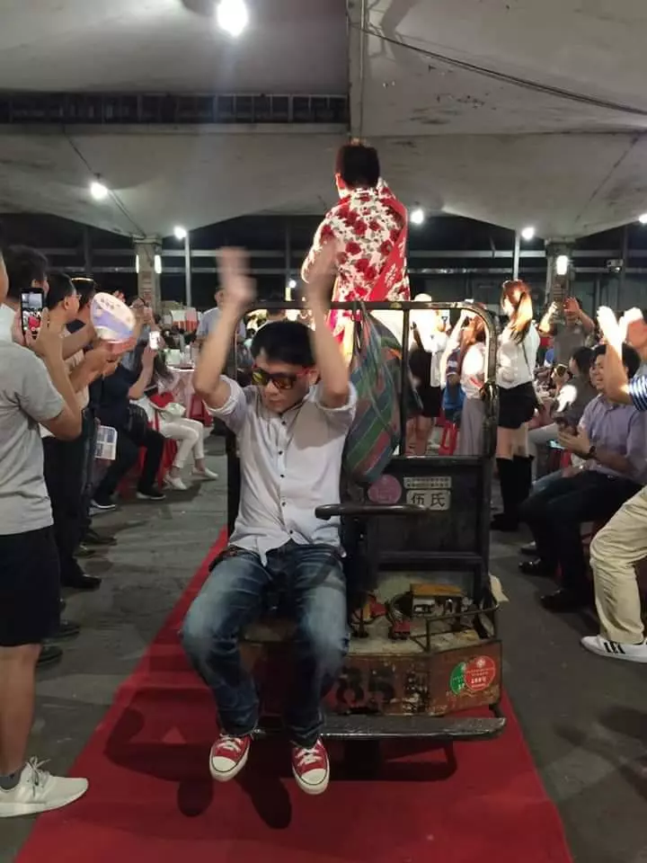 搗蛋老公拍婚紗,被攝影師的瞬間補捉竟神似大咖明星??