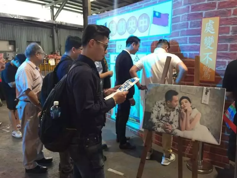 搗蛋老公拍婚紗,被攝影師的瞬間補捉竟神似大咖明星??