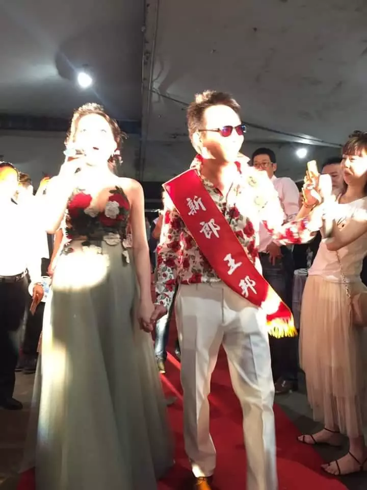 搗蛋老公拍婚紗,被攝影師的瞬間補捉竟神似大咖明星??