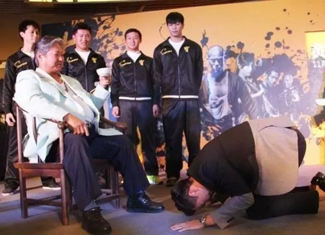 為什麼成家班只捧紅了成龍,而洪家班卻捧紅了所有人!答案都在這裡!