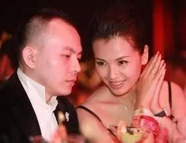 她是「演藝圈第一賢妻」,剛生下孩子,老公就吞下200顆安眠藥!