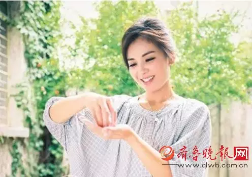 她是「演藝圈第一賢妻」,剛生下孩子,老公就吞下200顆安眠藥!