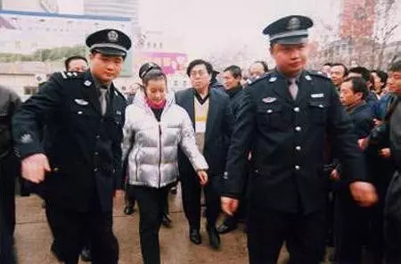 揭密明星獄中真實生活… 蕭淑慎:我全身脫 光洗澡,大家都在看!