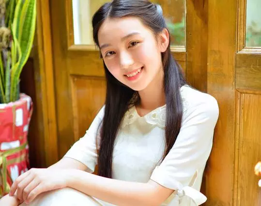 我二婚嫁給有錢老男人,十三歲女兒半夜哭著說:媽媽,離婚好嗎?我實在受不了了!