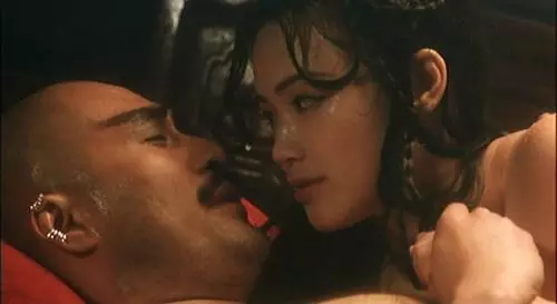 她曾是紅遍港台的「三級片巨乳女星」,和醫生男友同居隱退23年後......