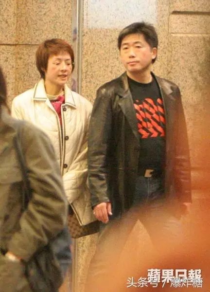她曾是紅遍港台的「三級片巨乳女星」,和醫生男友同居隱退23年後......