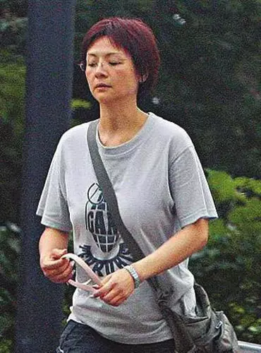 她曾是紅遍港台的「三級片巨乳女星」,和醫生男友同居隱退23年後......