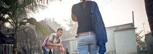 中國男人娶了越南少女,洞房之夜的舉動嚇傻他!